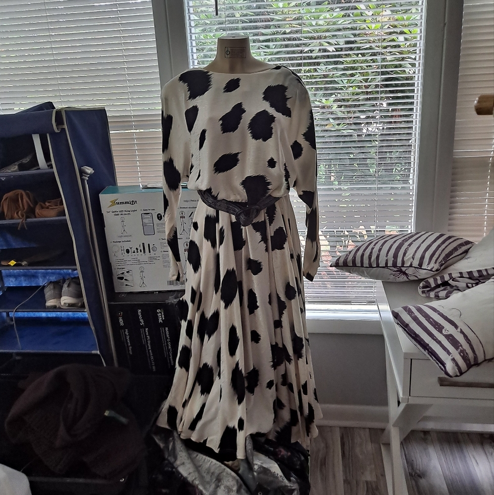 Vintage wide skirt 👗 dress 100%silk belt not included